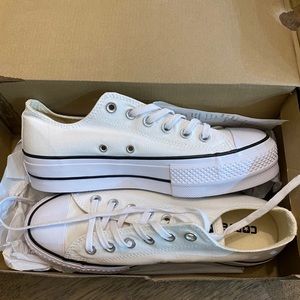 NIB Converse platform sneaker